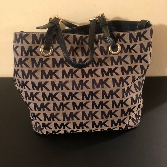 Michael Kors Shoulder Bag - Picture 2 of 3